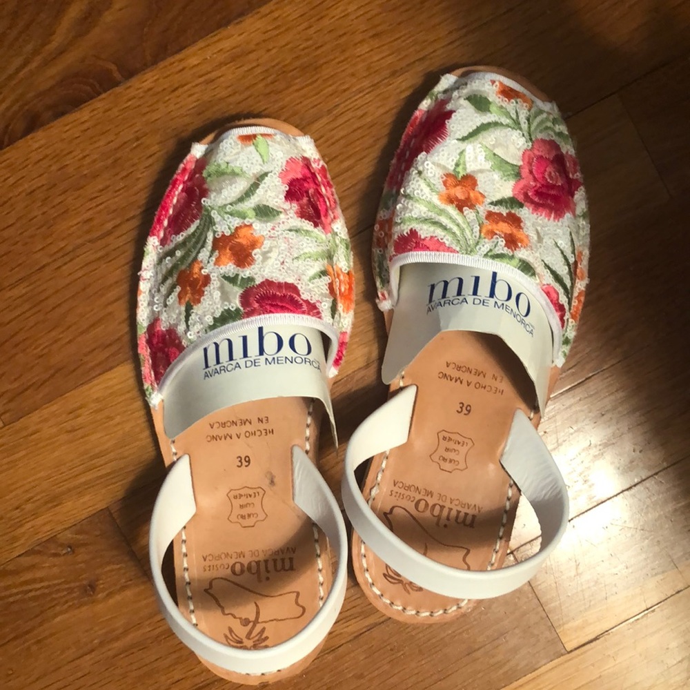 White floral MIBO sandals 39/ US 8.5